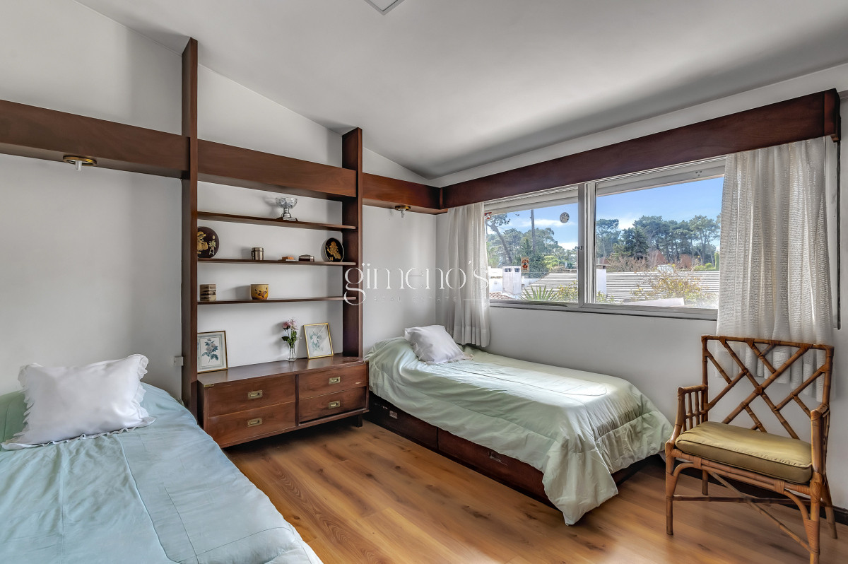 Casa ID.129 - Casa en Venta 3 Dormitorios - Playa Mansa - Punta del Este 