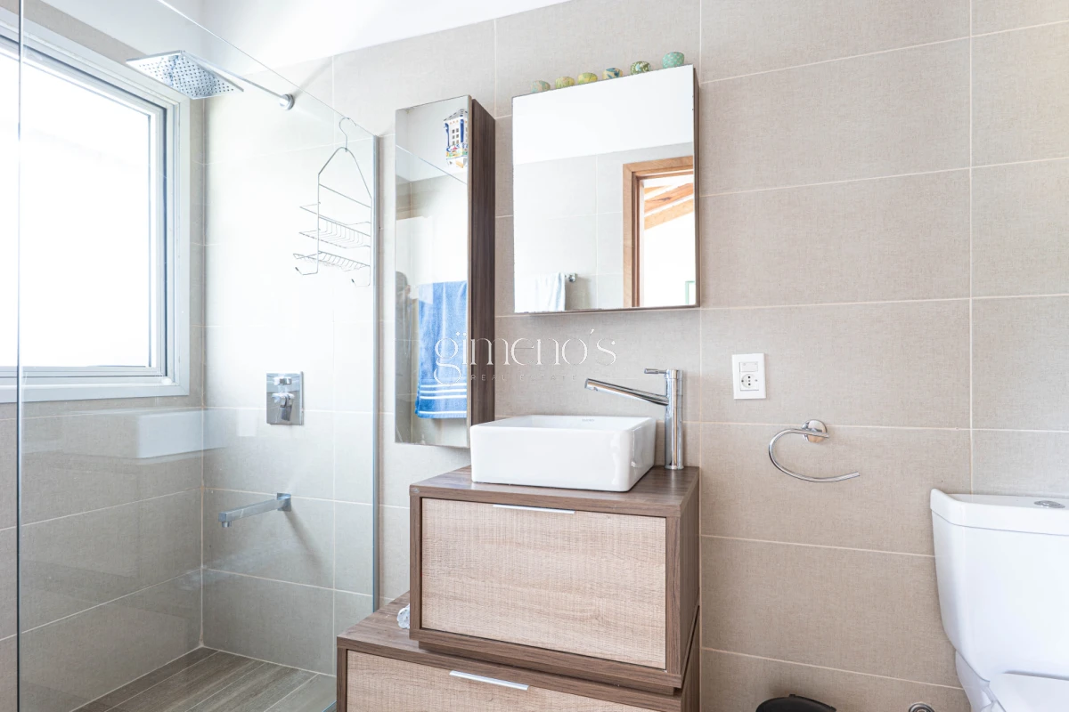 Casa ID.936 - Casa en Alquiler Anual - 5 Dormitorios en Suite - Barrio Golf - Punta del Este