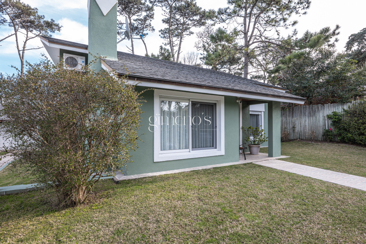 Casa ID.298 - Venta Casa 3 Dormitorios y Dependencia - Punta del Este - Playa Mansa 