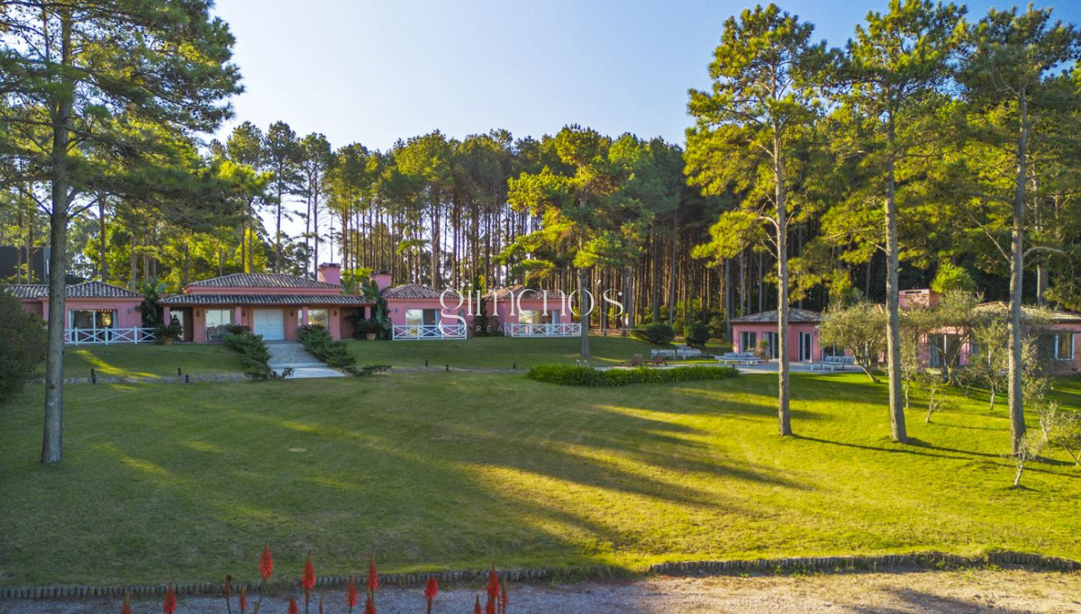 Casa ID.303 - Casa en Venta 4 Dormitorios - Laguna del Diario - Punta del Este 