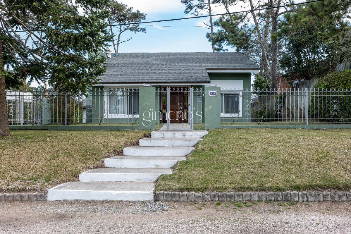 Casa ID.298 - Venta Casa 3 Dormitorios y Dependencia - Punta del Este - Playa Mansa 