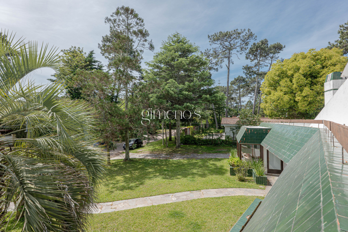 Casa ID.440 - Casa en Venta, 5 Dormitorios - Punta del Este -  Playa Mansa