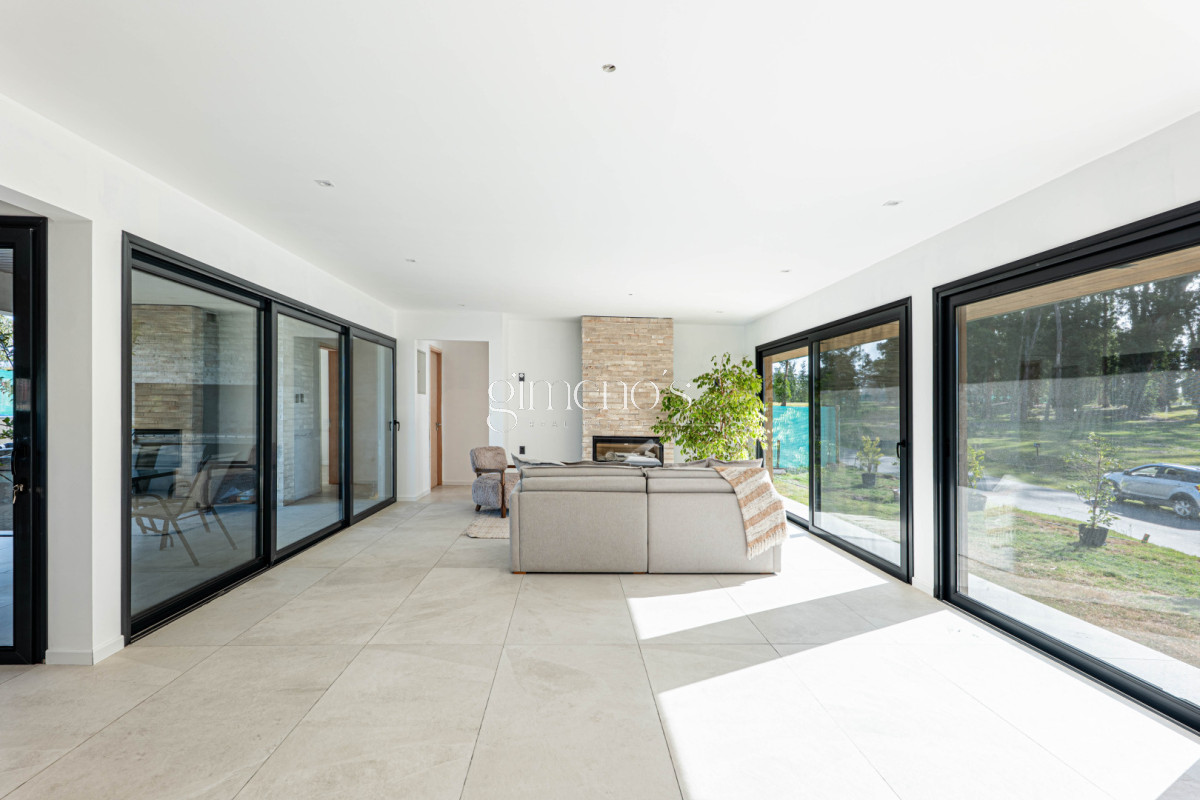 Casa ID.1129 - Casa en Venta a Estrenar 3 suites en La Cañada - Distrito 52 - Punta del Este  