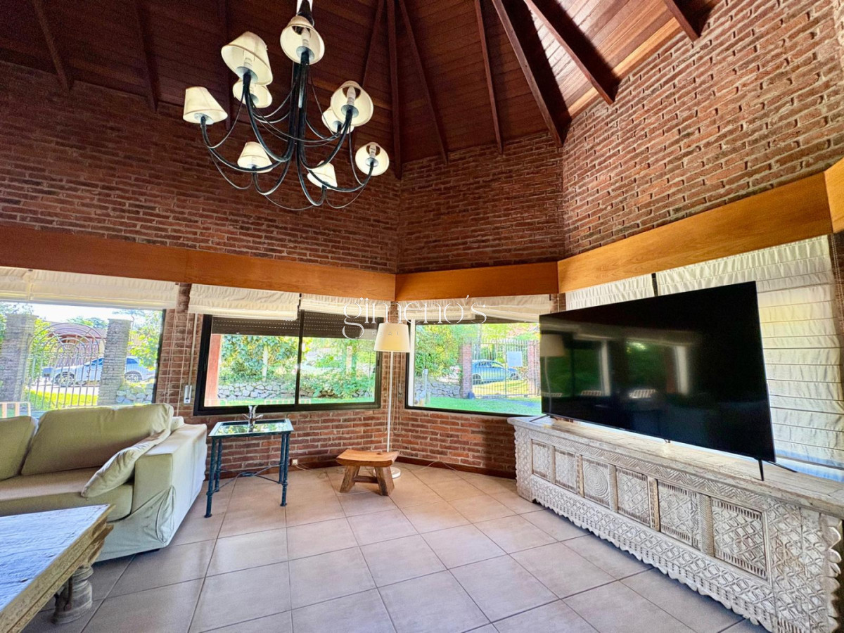 Casa ID.530 - Casa de 4 Dormitorios - Alquiler de Verano - Punta del Este - Mansa