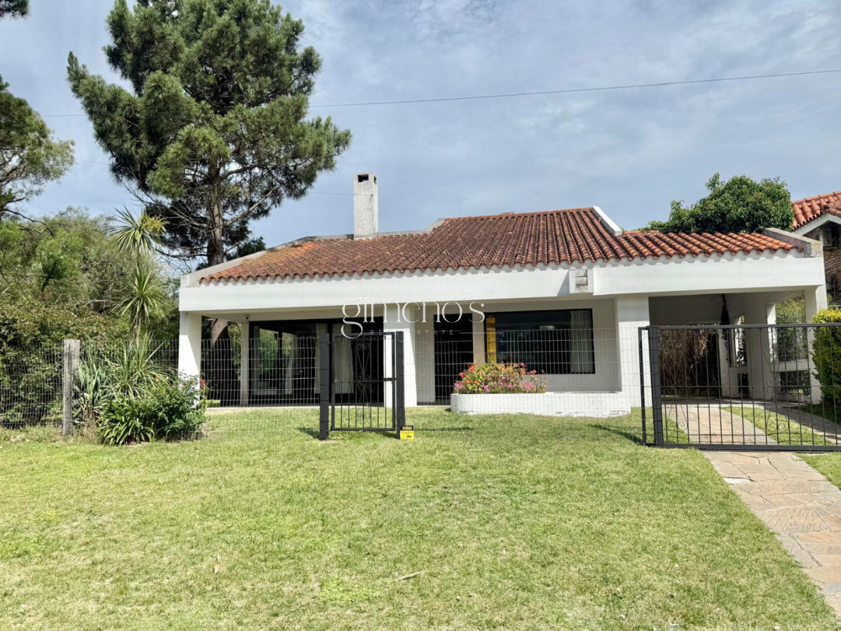 Casa ID.686 - Casa de 4 Dormitorios, Mansa-Punta del Este