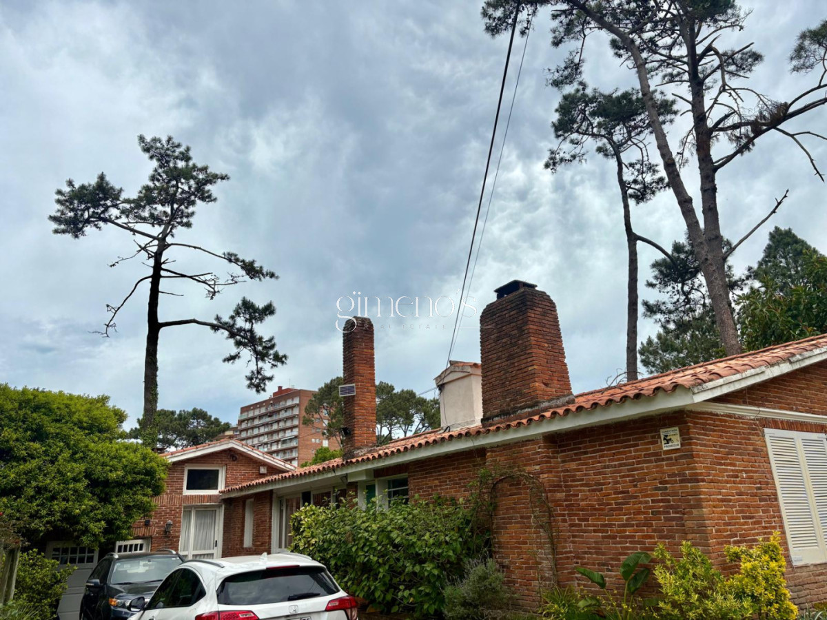 Casa ID.496 - Casa en Venta, 5 Dormitorios- Punta del Este - Playa Mansa