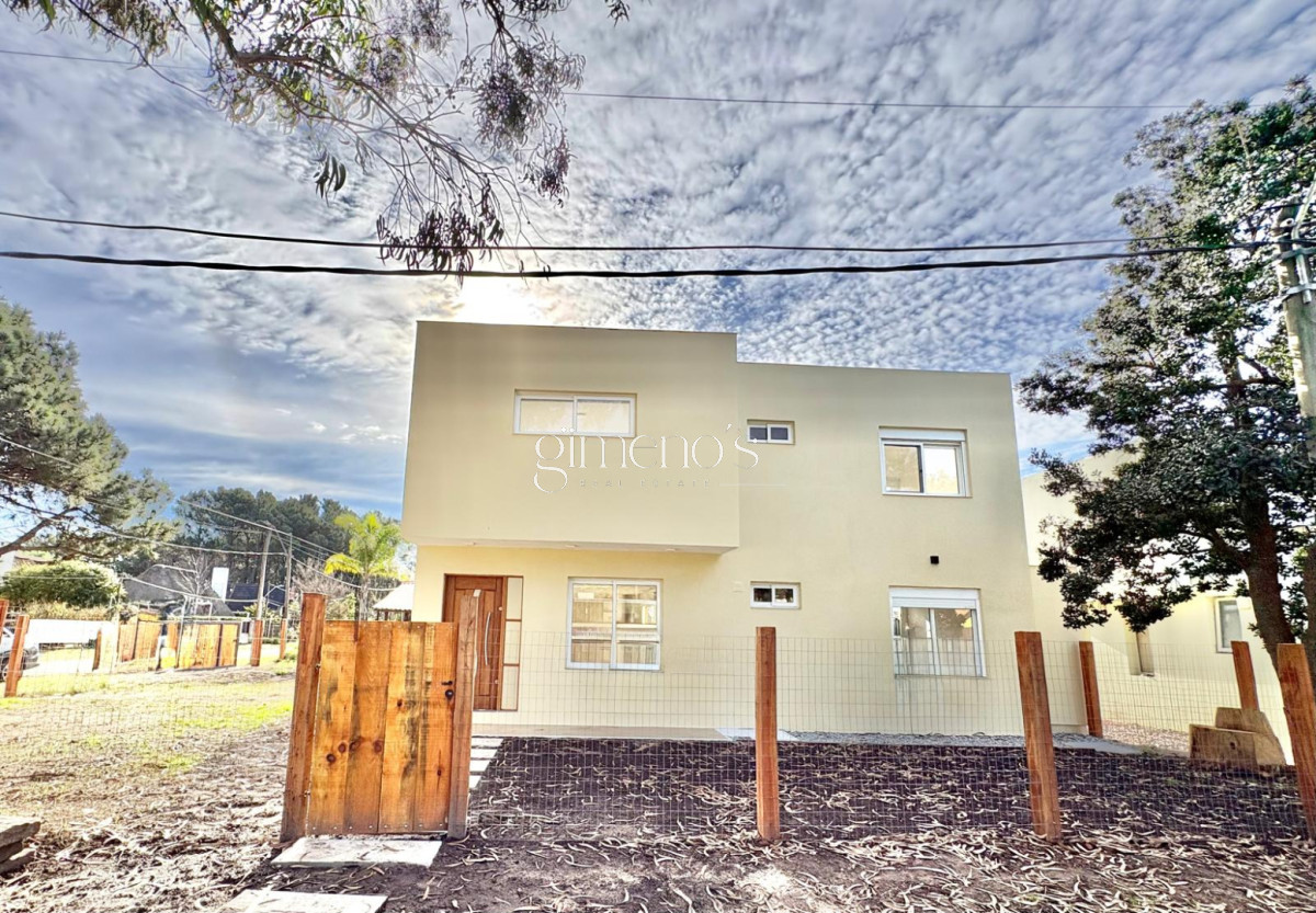 Casa ID.1580 - Casa En Venta 3 Dormitorios- Pinares - Punta del Este 