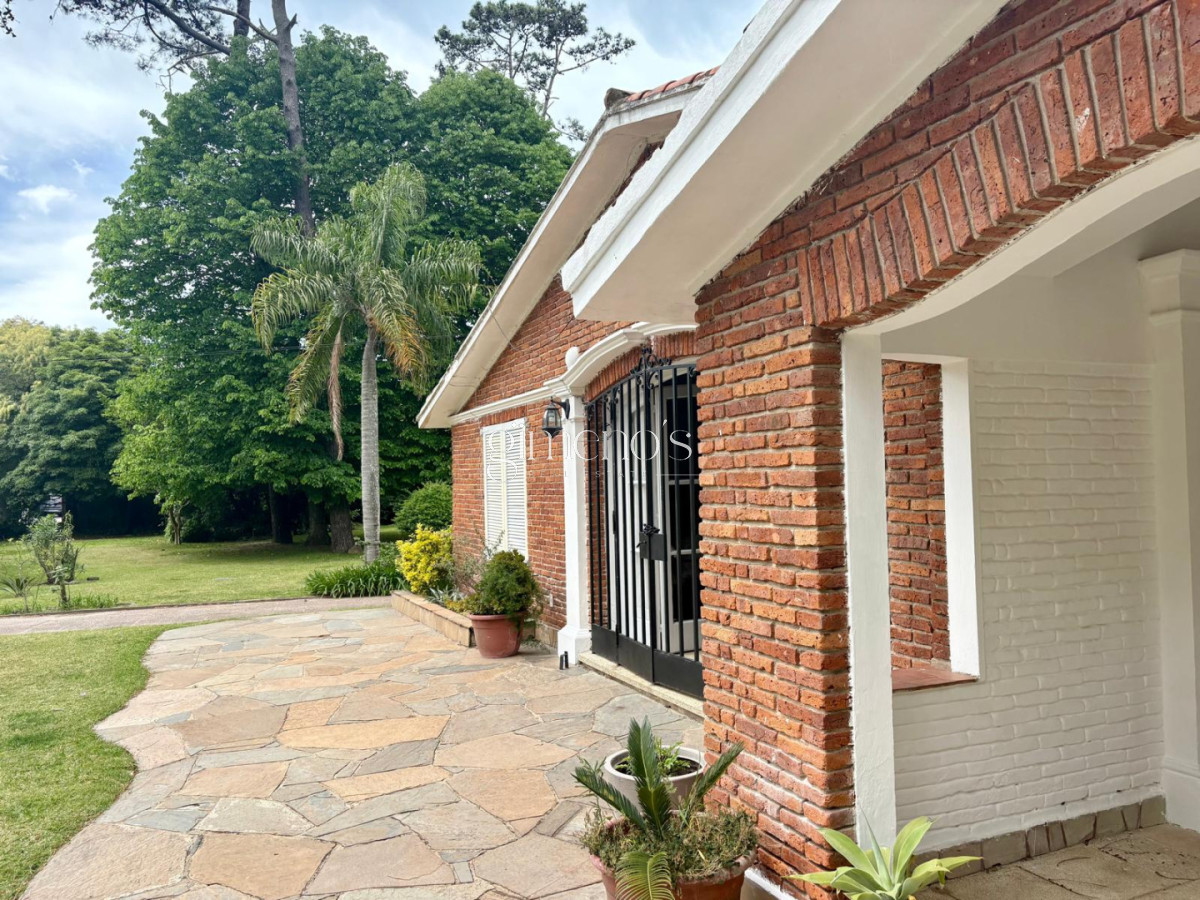 Casa ID.496 - Casa en Venta, 5 Dormitorios- Punta del Este - Playa Mansa