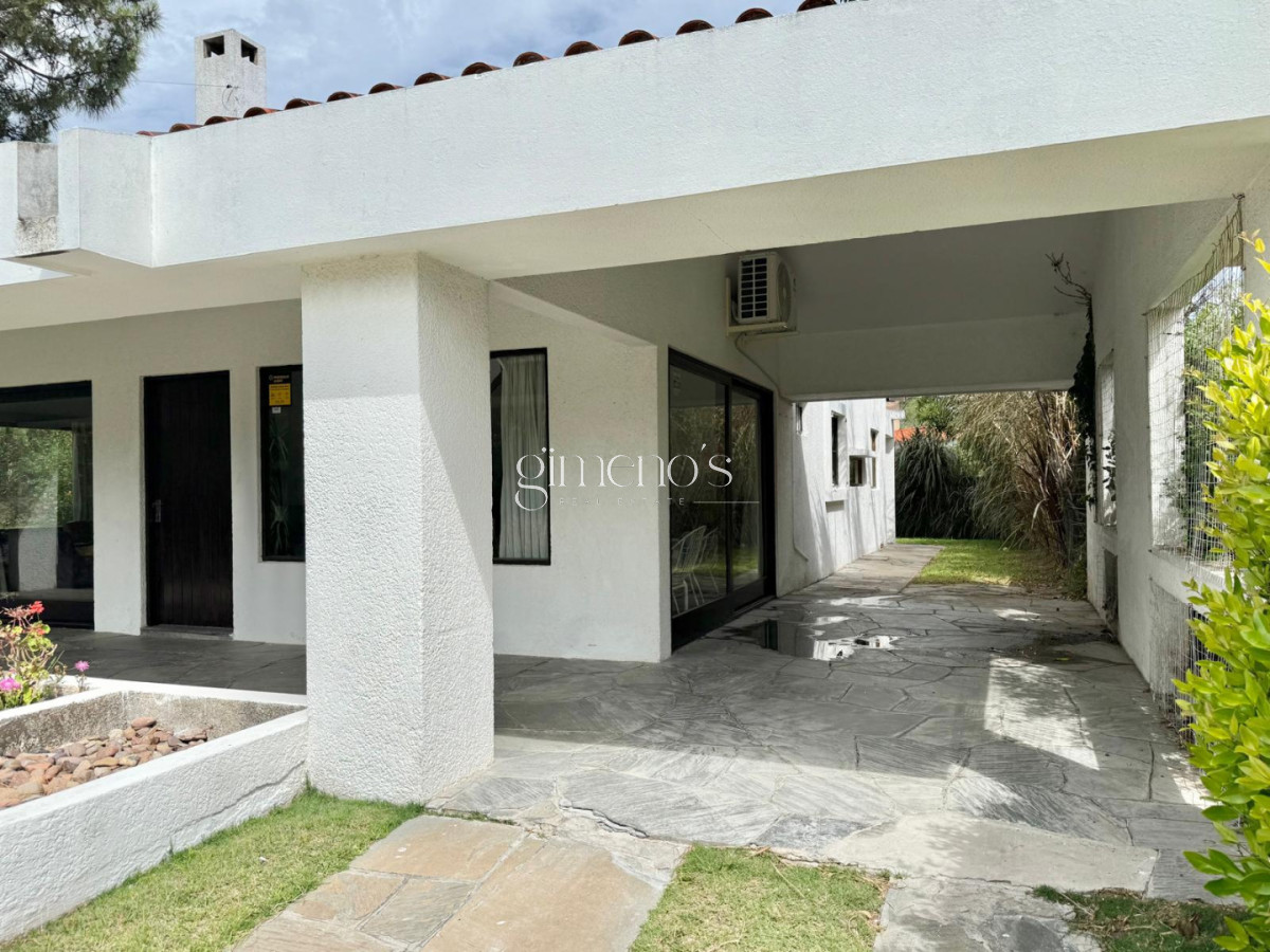 Casa ID.686 - Casa de 4 Dormitorios, Mansa-Punta del Este