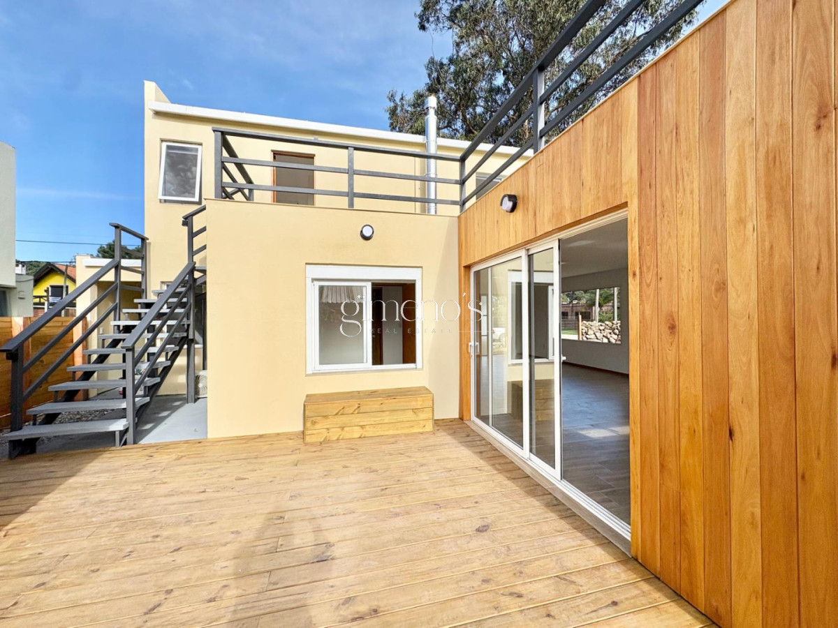 Casa ID.1580 - Casa En Venta 3 Dormitorios- Pinares - Punta del Este 