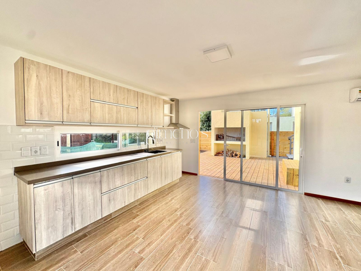 Casa ID.1580 - Casa En Venta 3 Dormitorios- Pinares - Punta del Este 
