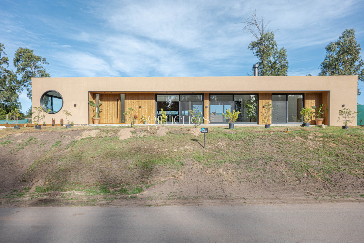 Casa ID.1129 - Casa en Venta a Estrenar 3 suites en La Cañada - Distrito 52 - Punta del Este  