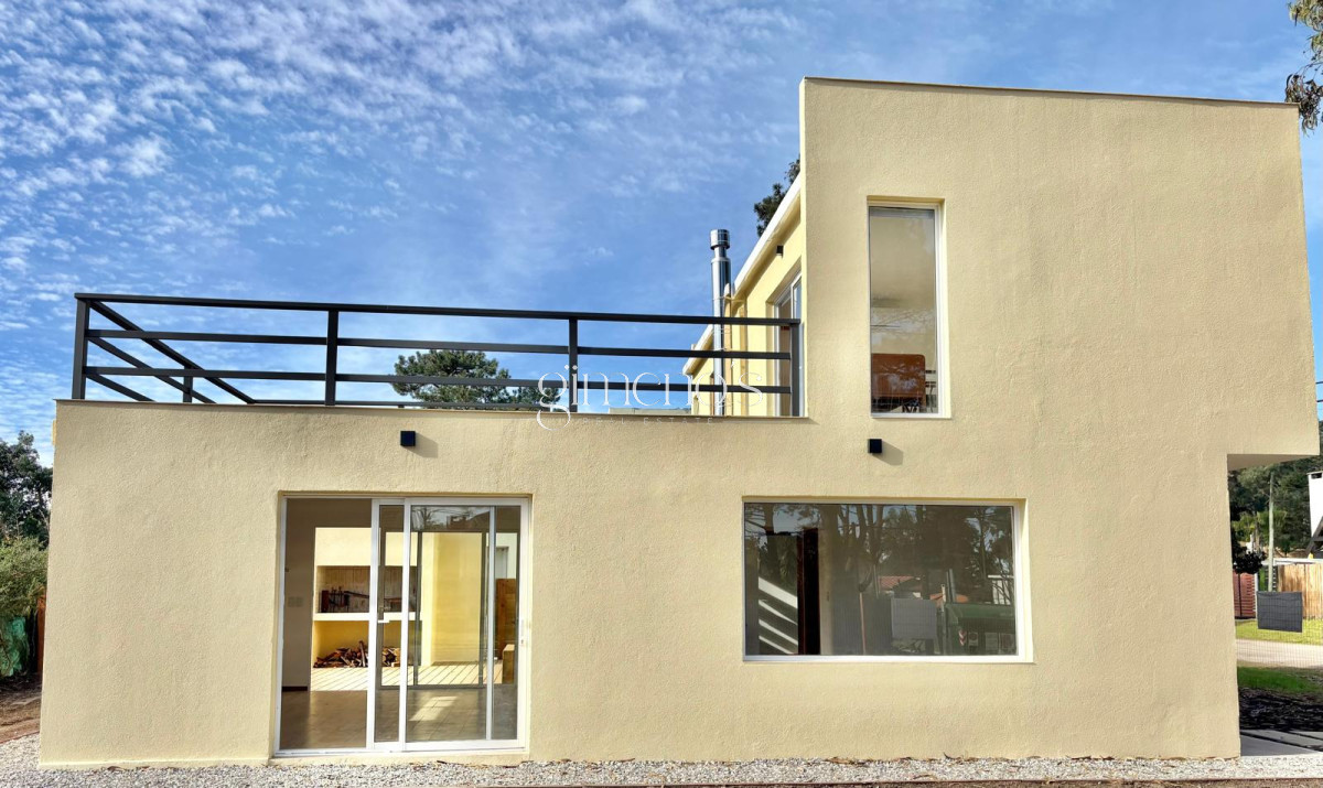 Casa ID.1580 - Casa En Venta 3 Dormitorios- Pinares - Punta del Este 