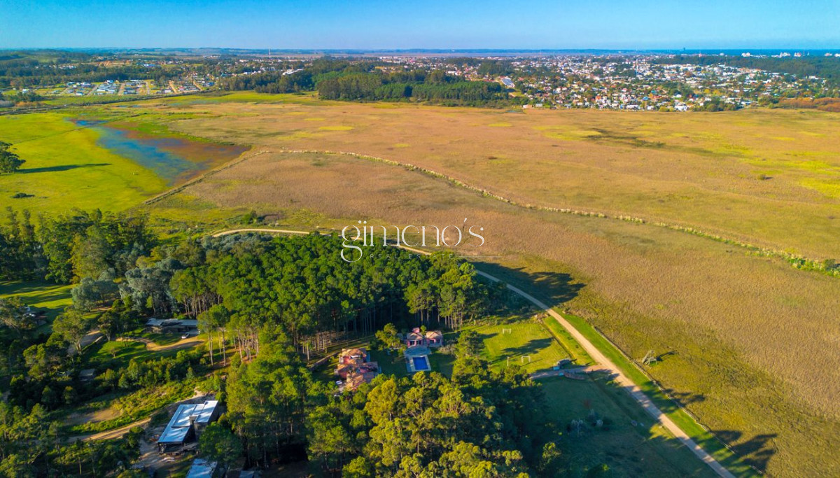 Casa ID.303 - Casa en Venta 4 Dormitorios - Laguna del Diario - Punta del Este 