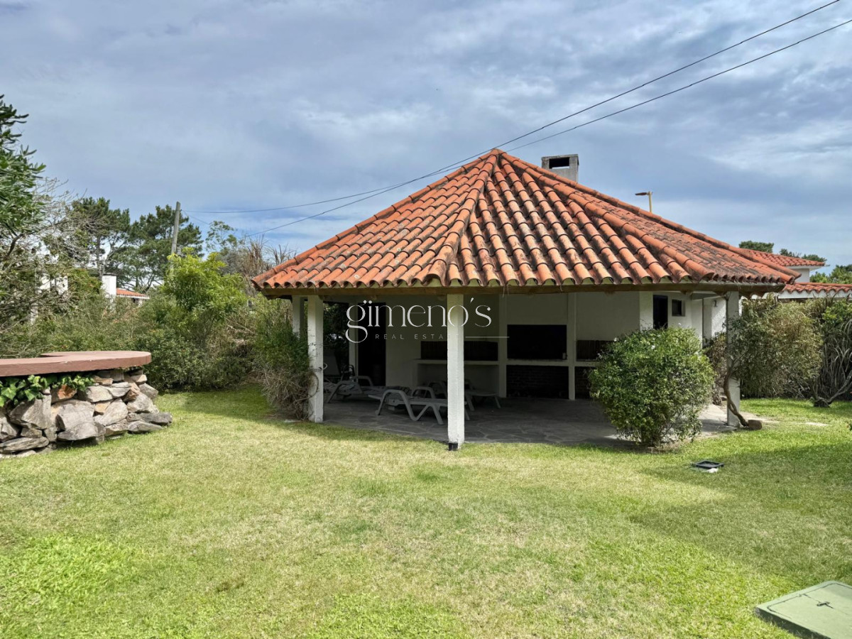 Casa ID.686 - Casa de 4 Dormitorios, Mansa-Punta del Este