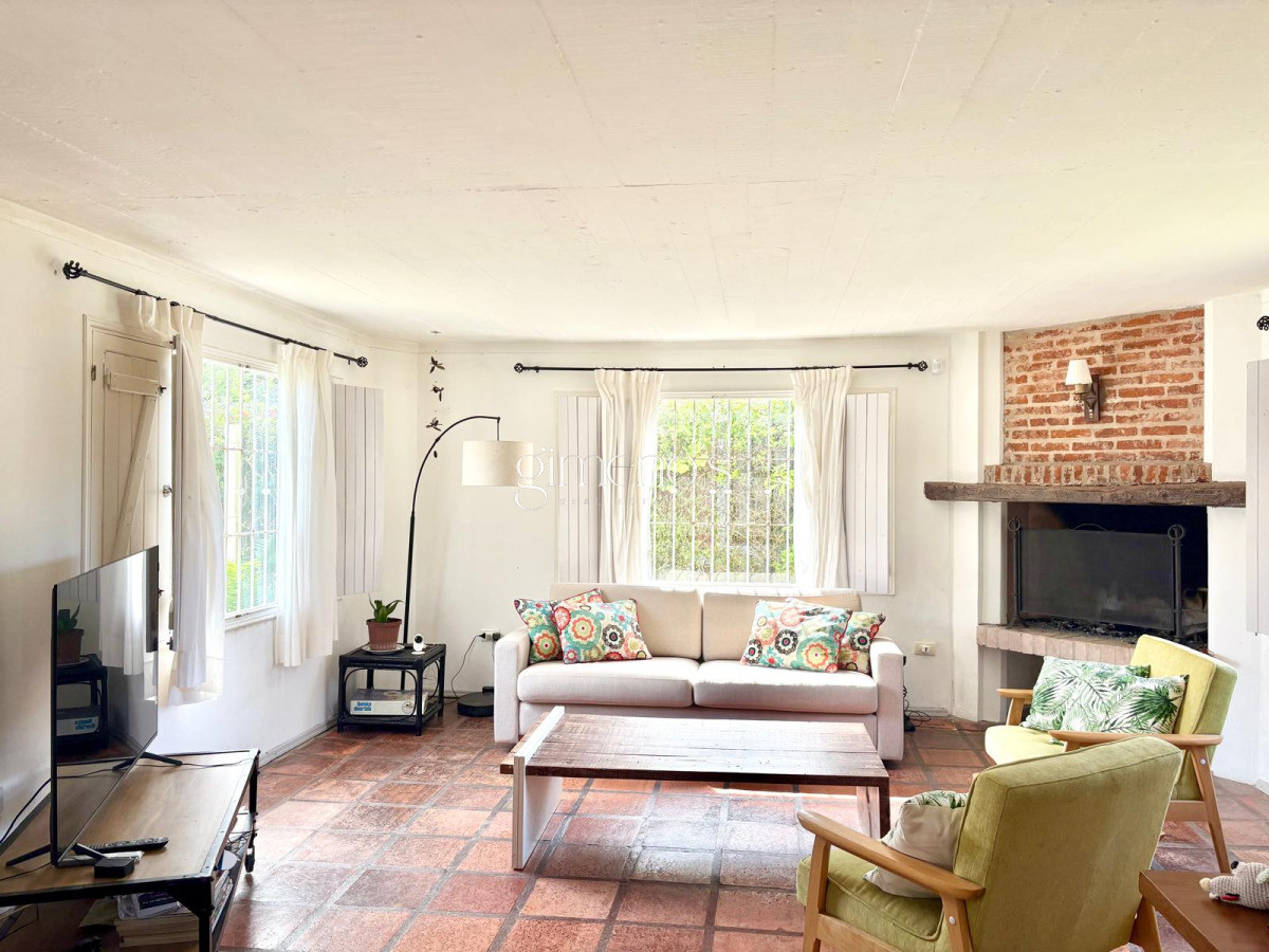 Casa ID.352 - Casa Tradicional en Alquiler de Verano - Playa Brava, Punta del Este