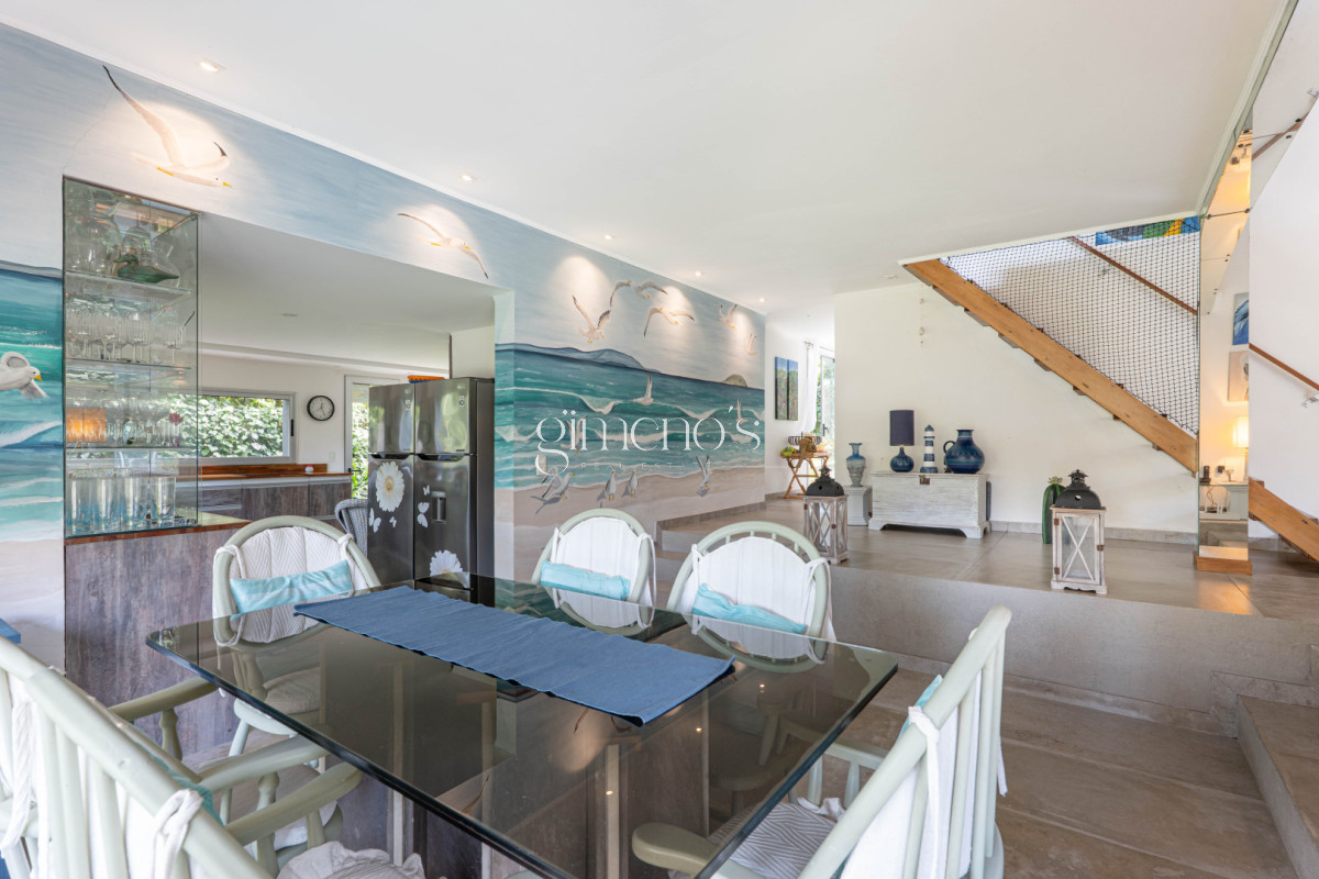 Casa ID.936 - Casa en Alquiler Anual - 5 Dormitorios en Suite - Barrio Golf - Punta del Este