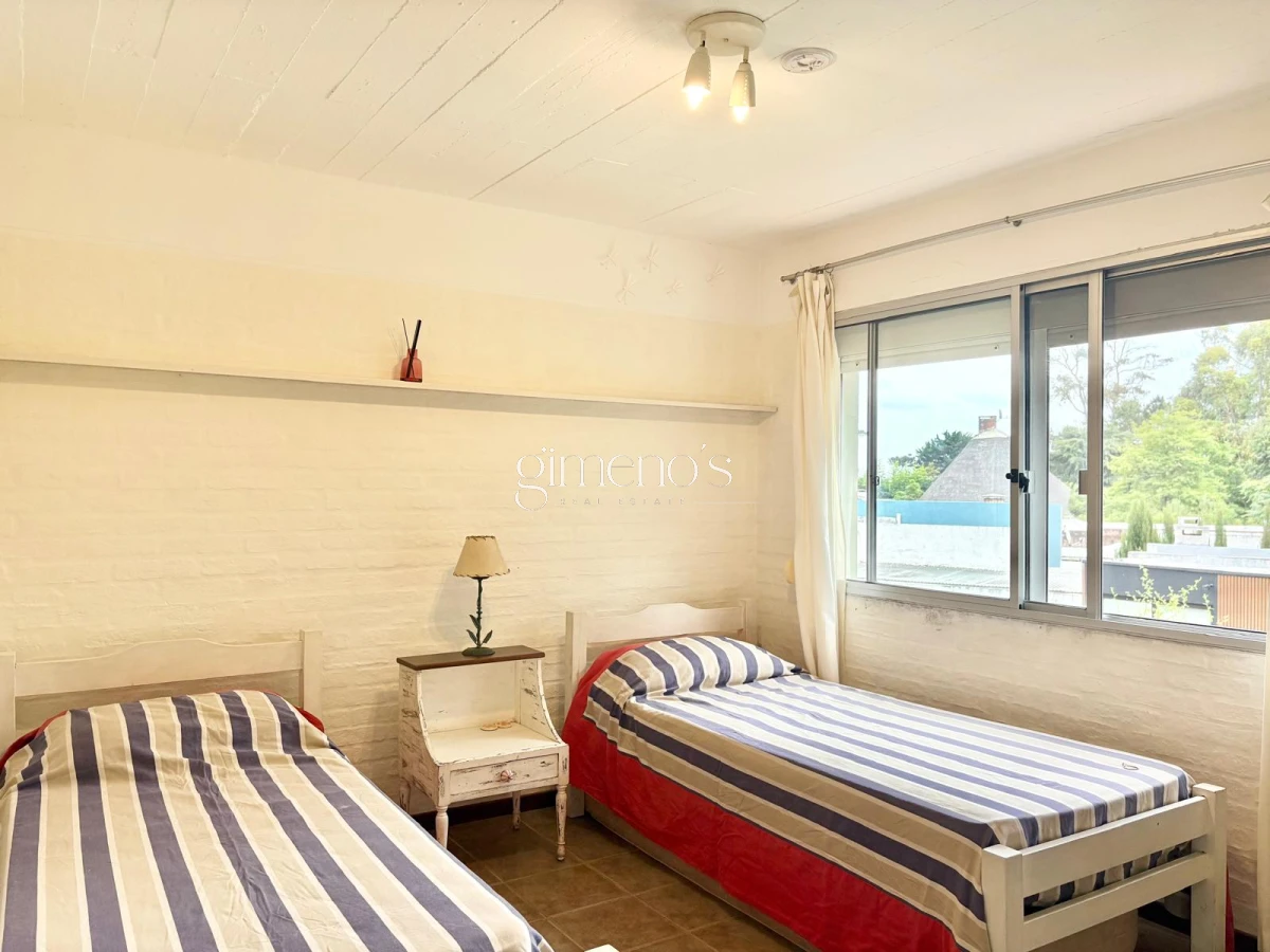 Casa ID.672 - Casa en Venta de 4 Dormitorios - Pinares