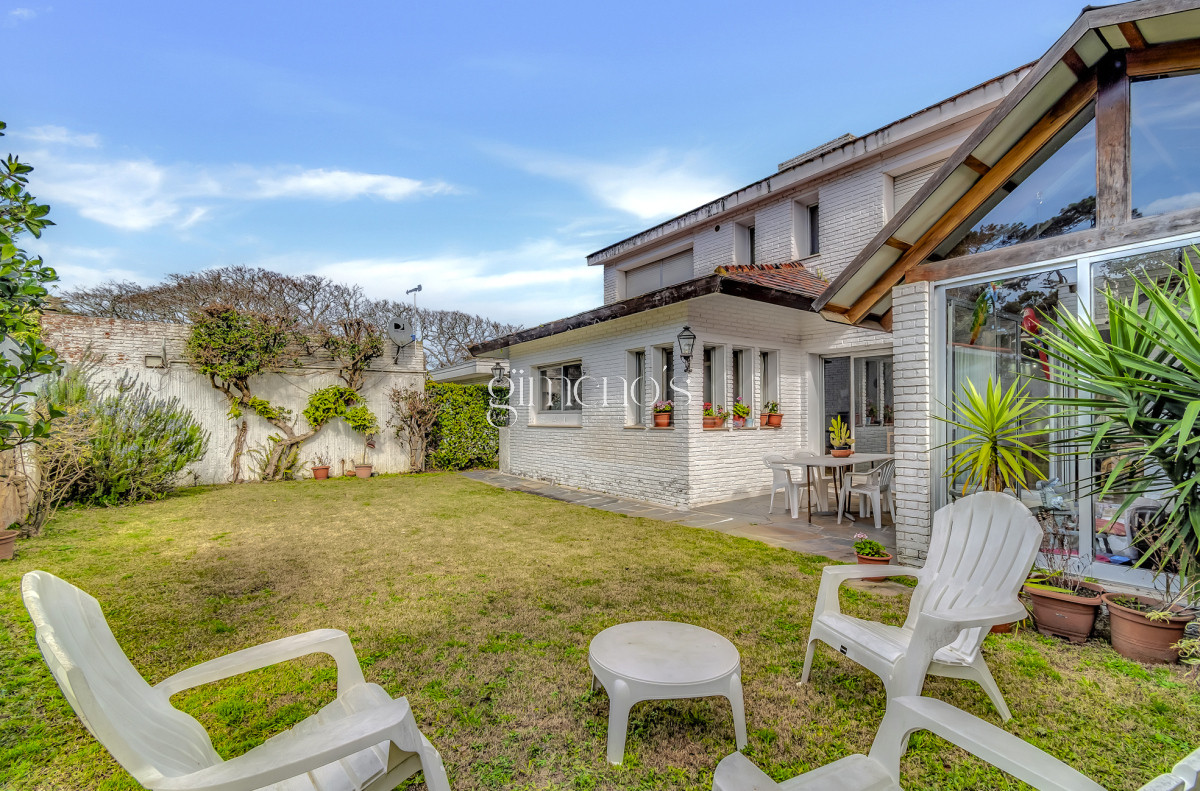 Casa ID.129 - Casa en Venta 3 Dormitorios - Playa Mansa - Punta del Este 