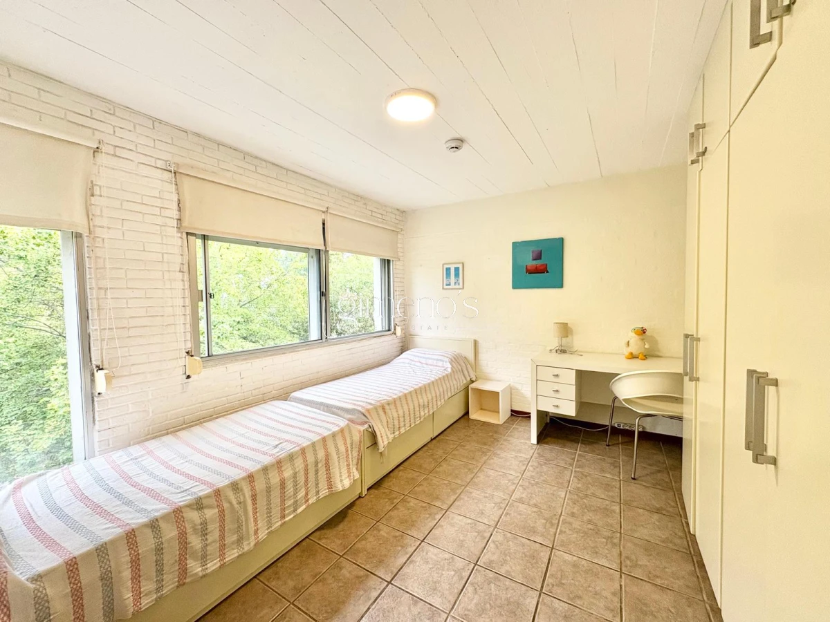 Casa ID.672 - Casa en Venta de 4 Dormitorios - Pinares