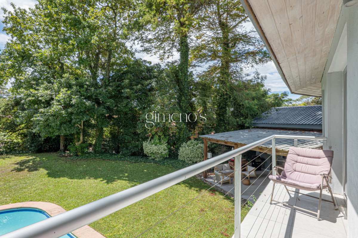 Casa ID.936 - Casa en Alquiler Anual - 5 Dormitorios en Suite - Barrio Golf - Punta del Este