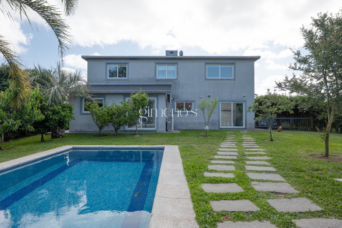 Casa ID.594 - Casa de 3 Dormitorios en Venta - Punta Del Este - Jardínes de Cordoba 