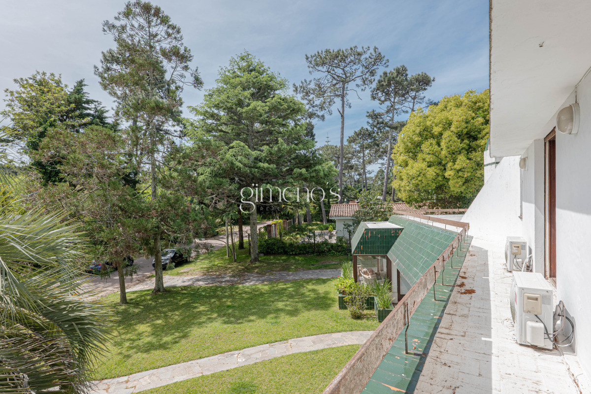 Casa ID.440 - Casa en Venta, 5 Dormitorios - Punta del Este -  Playa Mansa