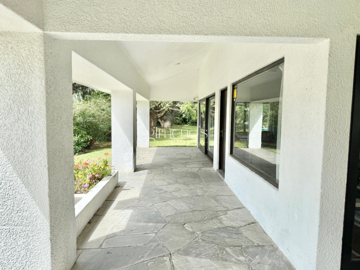 Casa ID.686 - Casa de 4 Dormitorios, Mansa-Punta del Este