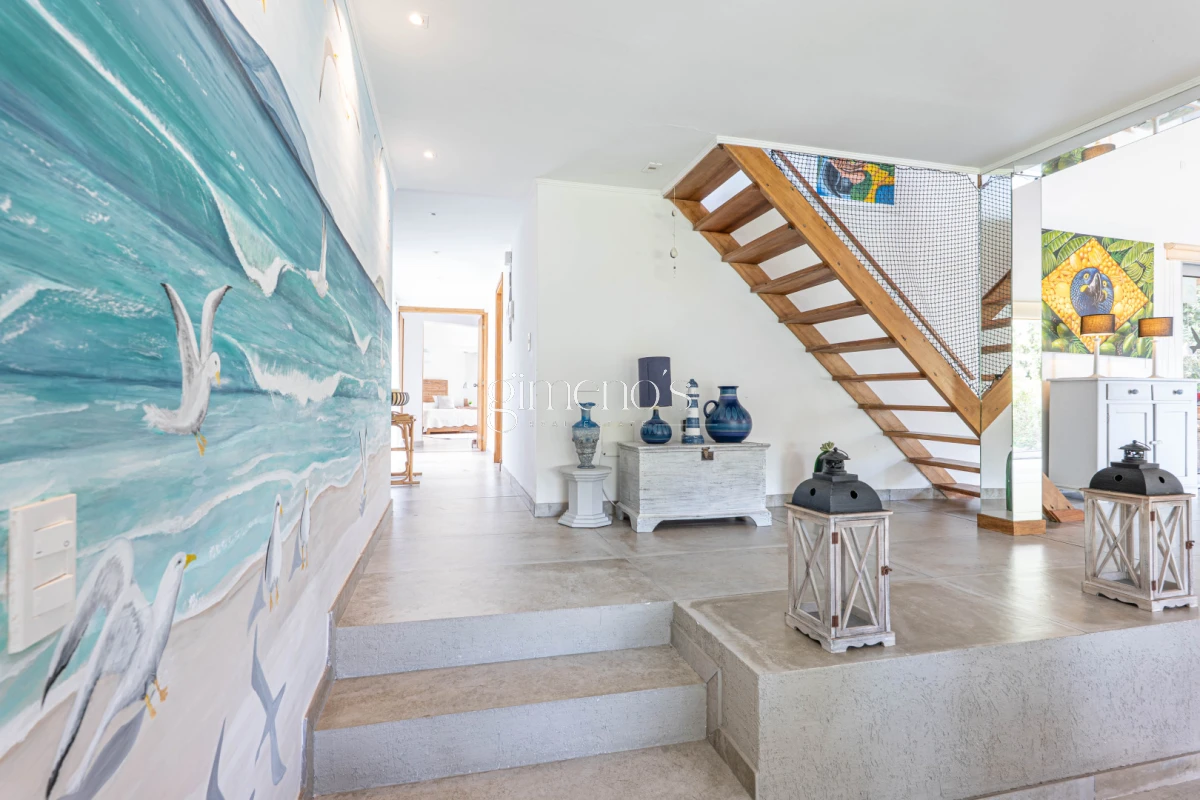 Casa ID.936 - Casa en Alquiler Anual - 5 Dormitorios en Suite - Barrio Golf - Punta del Este