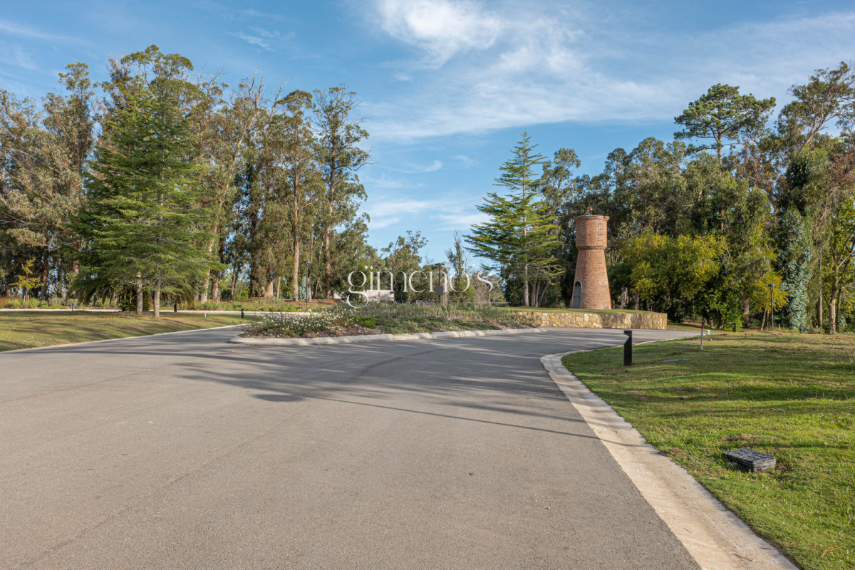 Casa ID.1129 - Casa en Venta a Estrenar 3 suites en La Cañada - Distrito 52 - Punta del Este  