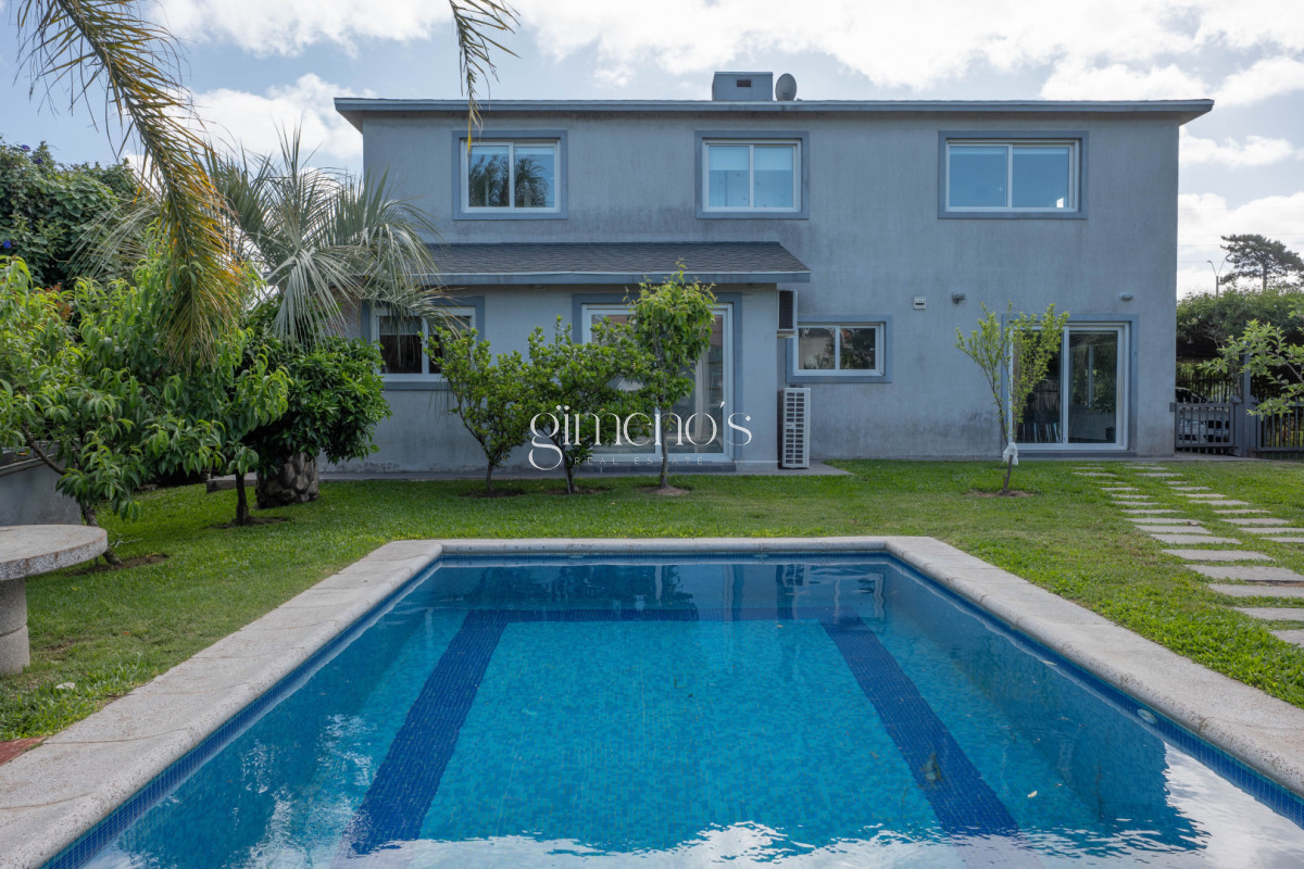 Casa ID.594 - Casa de 3 Dormitorios en Venta - Punta Del Este - Jardínes de Cordoba 