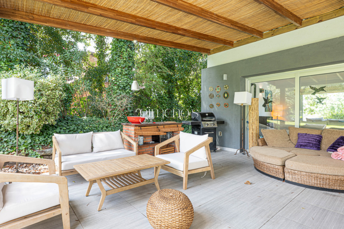 Casa ID.936 - Casa en Alquiler Anual - 5 Dormitorios en Suite - Barrio Golf - Punta del Este