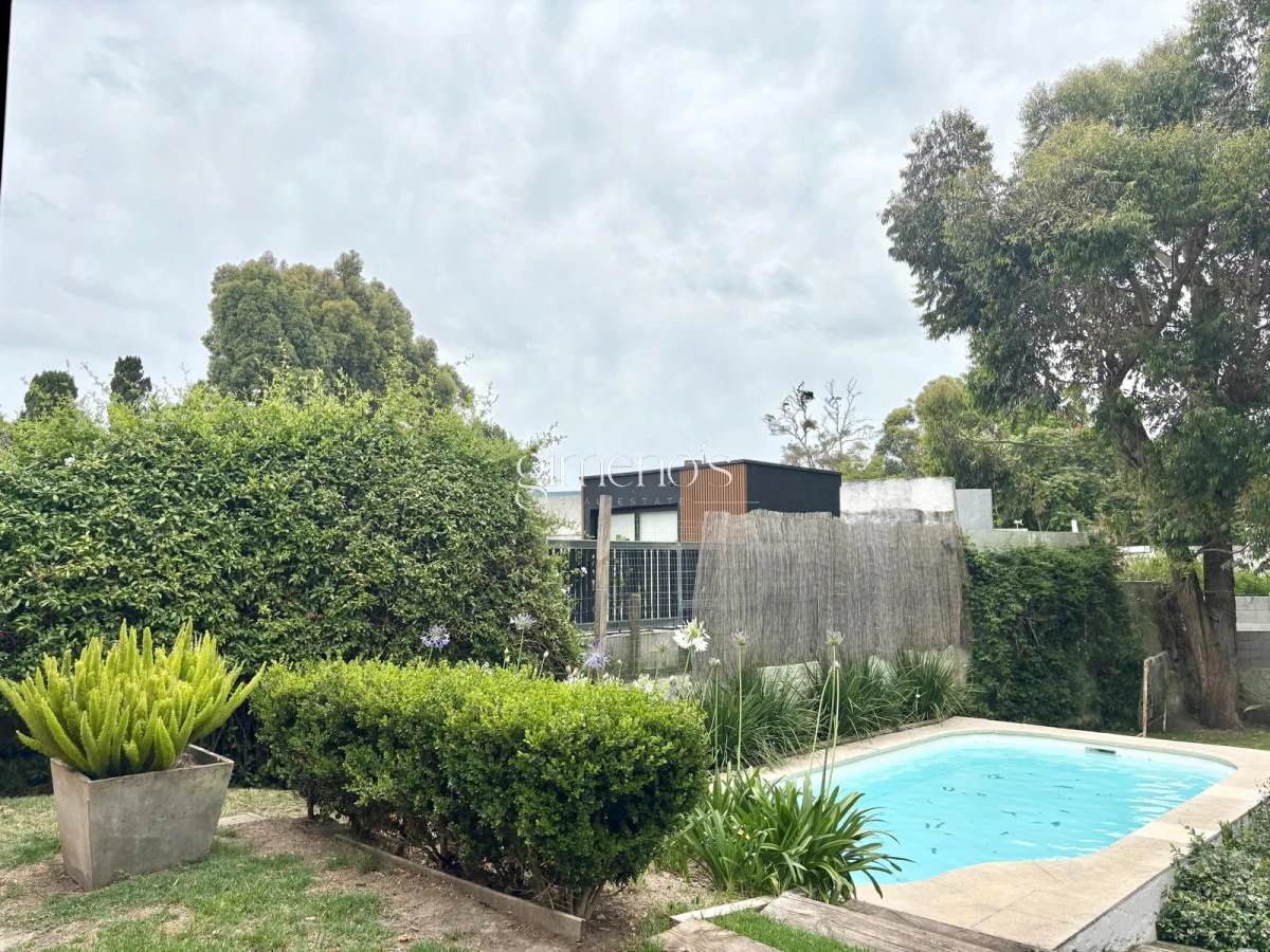 Casa ID.672 - Casa en Venta de 4 Dormitorios - Pinares