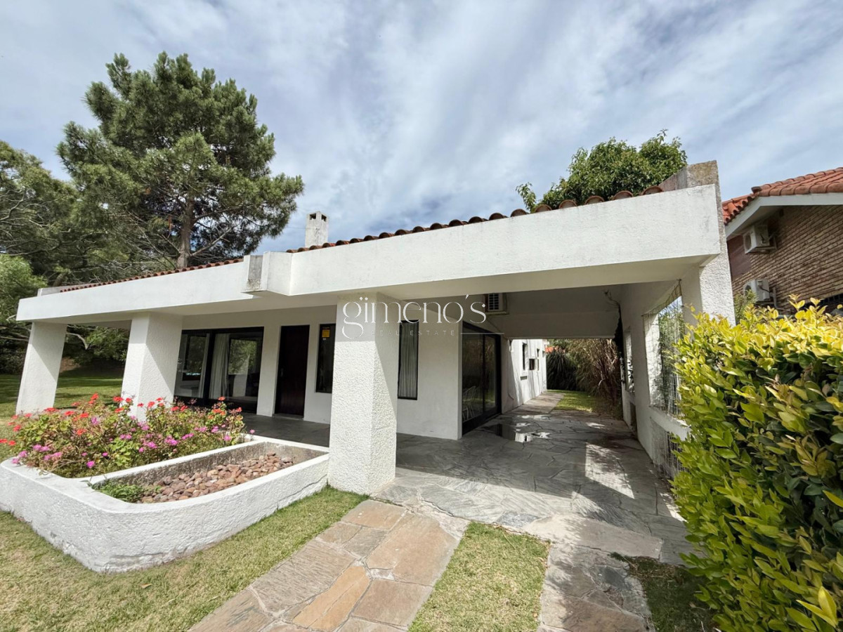 Casa ID.686 - Casa de 4 Dormitorios, Mansa-Punta del Este