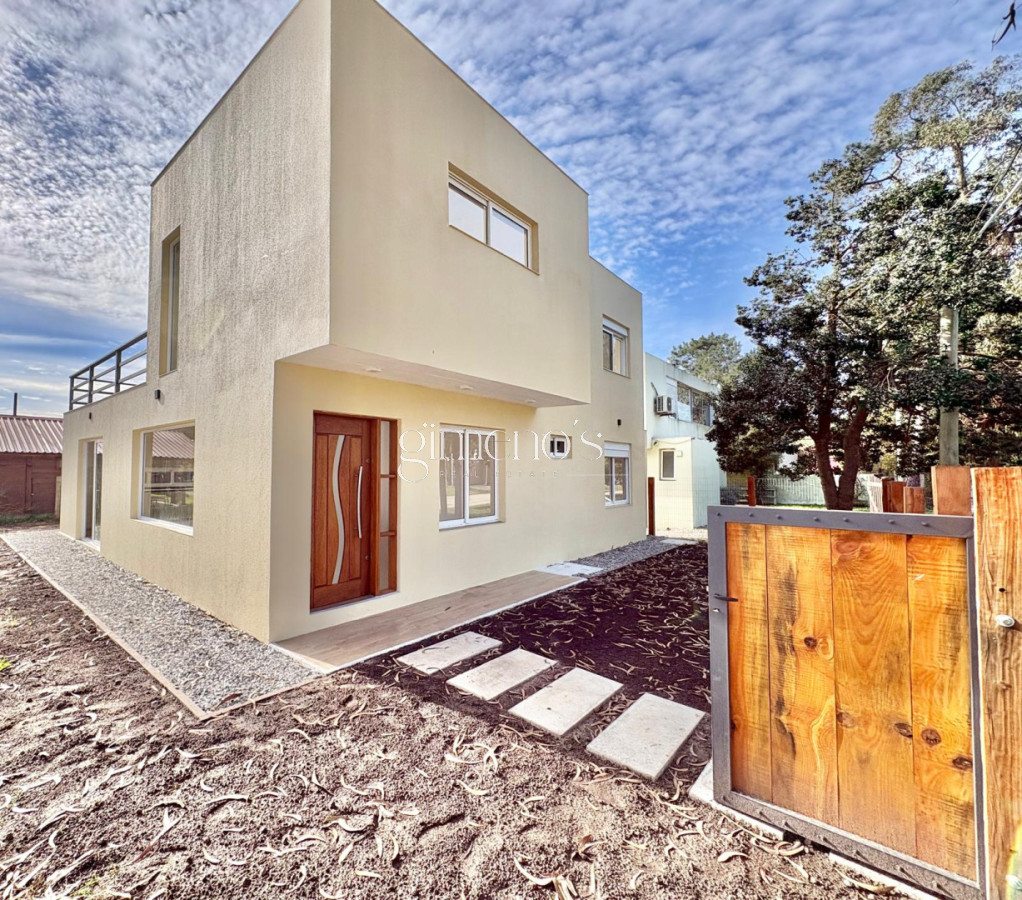 Casa ID.1580 - Casa En Venta 3 Dormitorios- Pinares - Punta del Este 