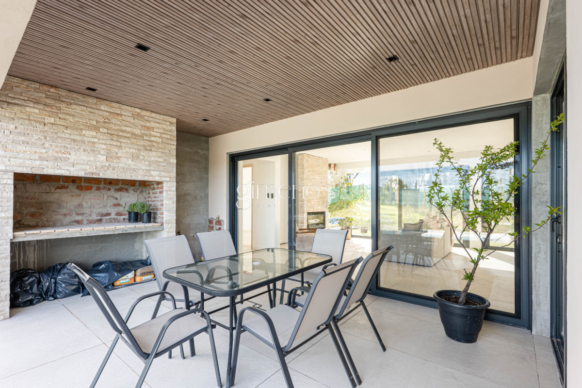 Casa ID.1129 - Casa en Venta a Estrenar 3 suites en La Cañada - Distrito 52 - Punta del Este  