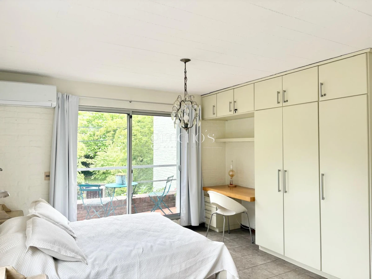 Casa ID.672 - Casa en Venta de 4 Dormitorios - Pinares