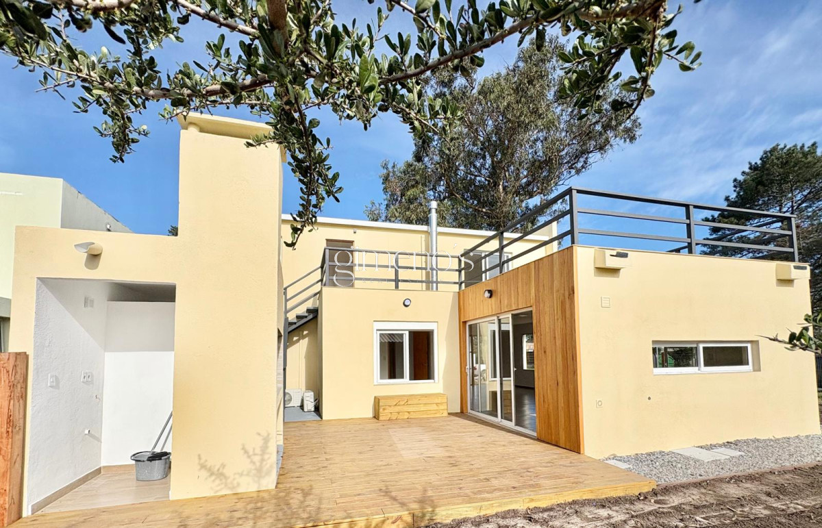 Casa ID.1580 - Casa En Venta 3 Dormitorios- Pinares - Punta del Este 