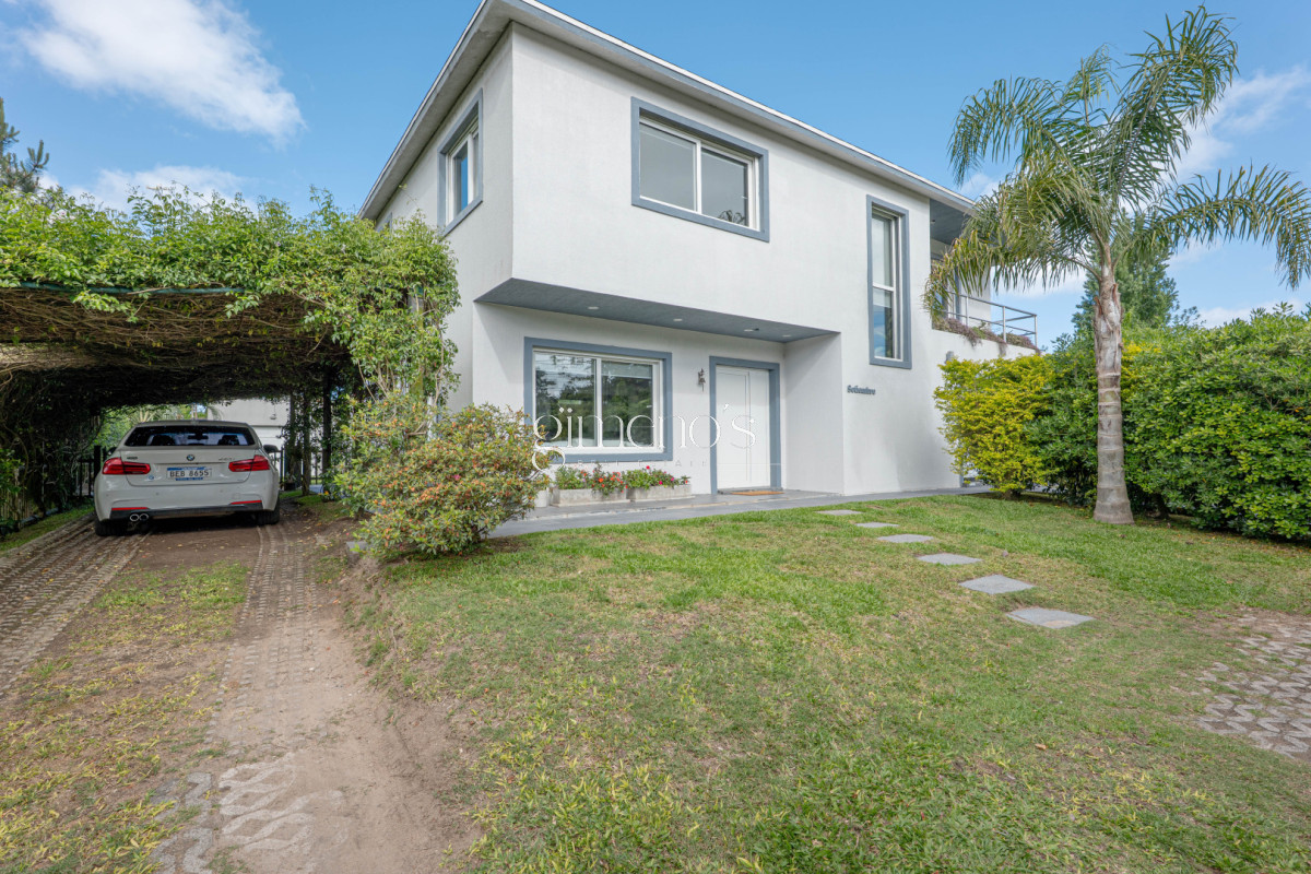Casa ID.594 - Casa de 3 Dormitorios en Venta - Punta Del Este - Jardínes de Cordoba 