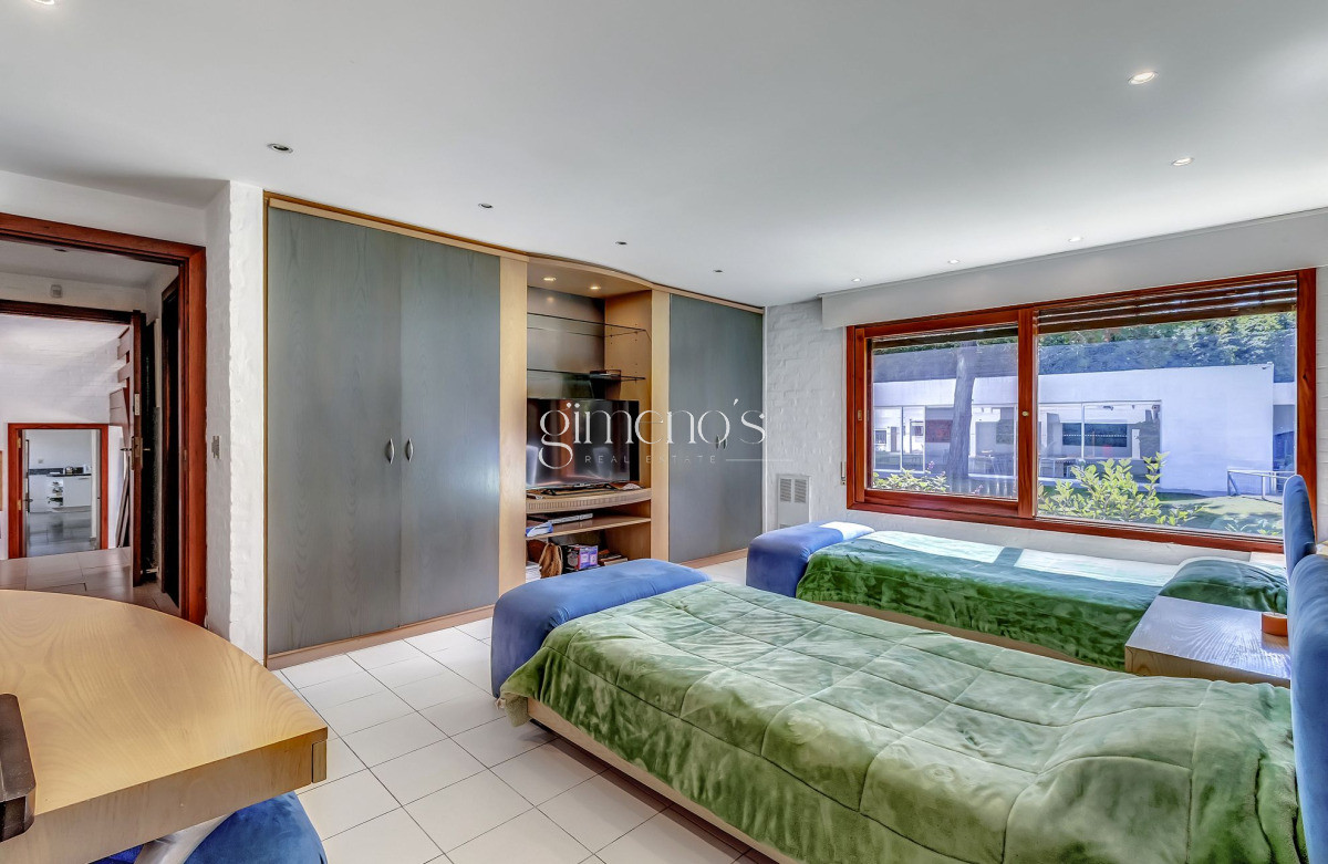 Casa ID.330 - Casa  en Venta 3 Dormitorios en el Barrio Golf Punta del Este - Playa Brava