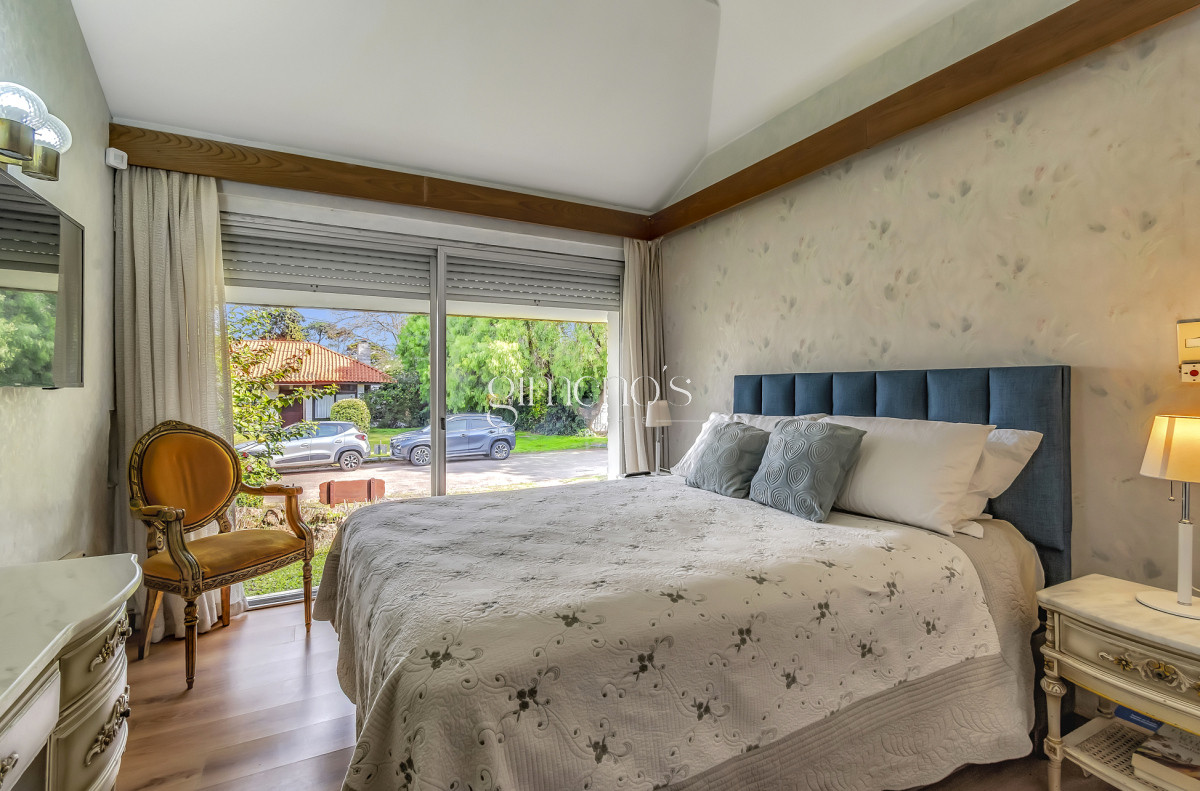 Casa ID.129 - Casa en Venta 3 Dormitorios - Playa Mansa - Punta del Este 