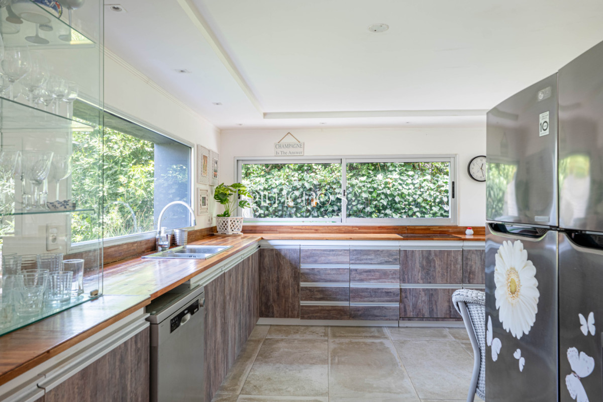 Casa ID.936 - Casa en Alquiler Anual - 5 Dormitorios en Suite - Barrio Golf - Punta del Este