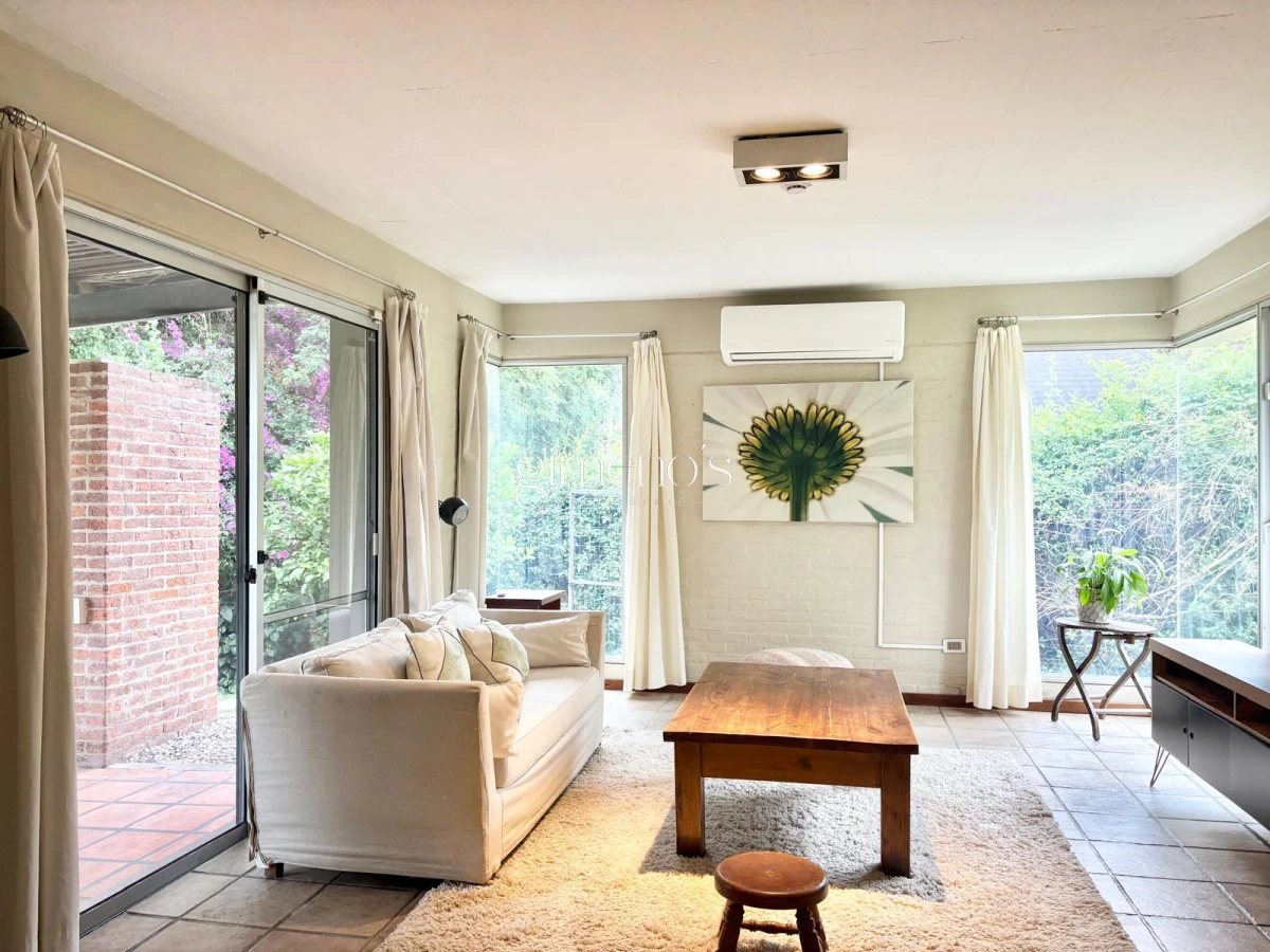 Casa ID.672 - Casa en Venta de 4 Dormitorios - Pinares