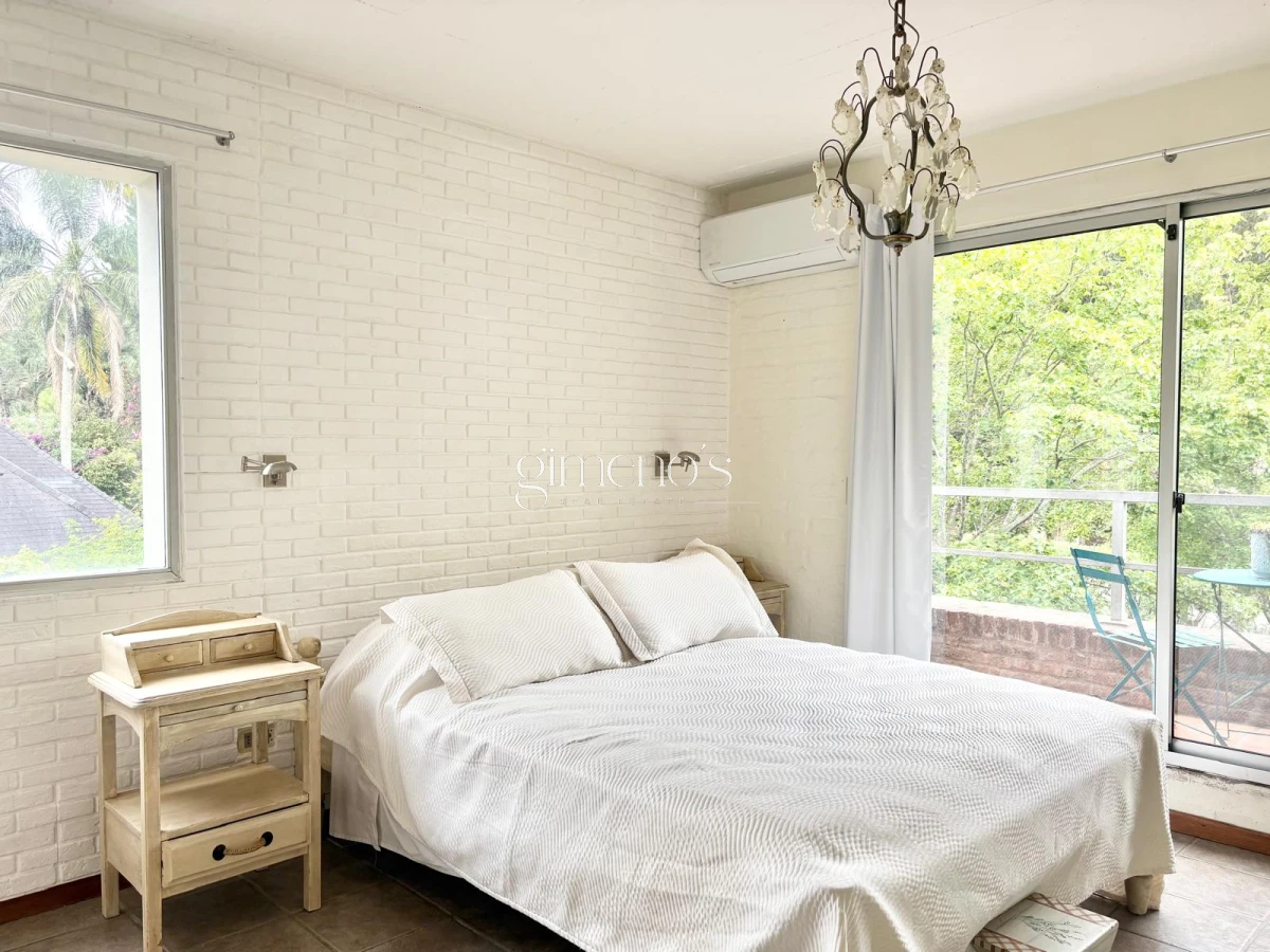 Casa ID.672 - Casa en Venta de 4 Dormitorios - Pinares