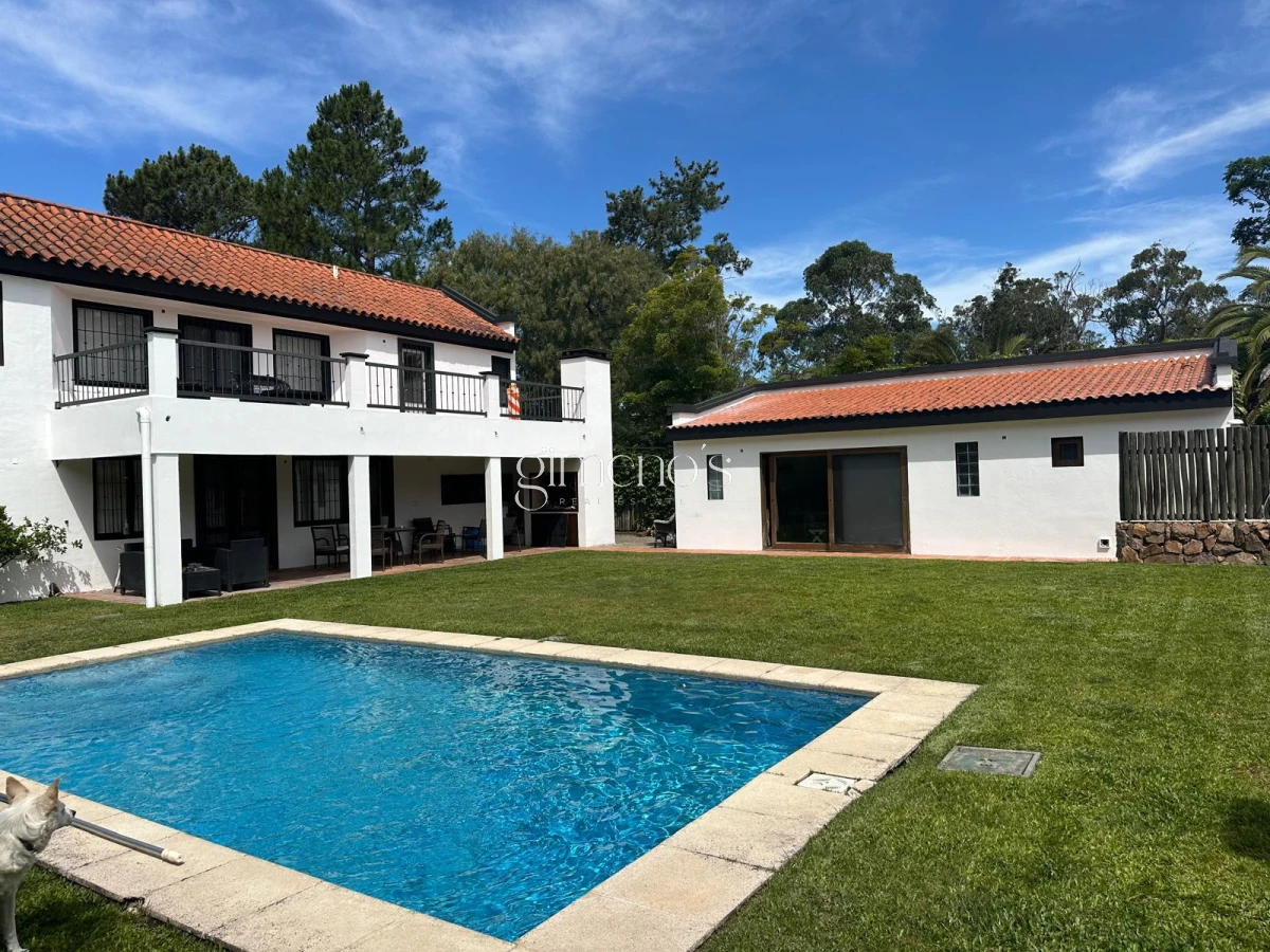 Casa ID.352 - Casa Tradicional en Alquiler de Verano - Playa Brava, Punta del Este