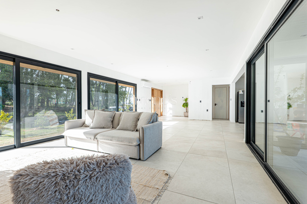 Casa ID.1129 - Casa en Venta a Estrenar 3 suites en La Cañada - Distrito 52 - Punta del Este  