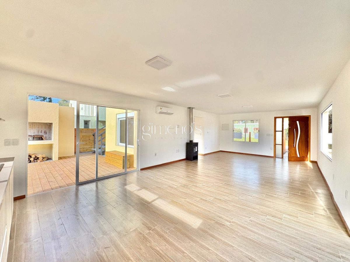 Casa ID.1580 - Casa En Venta 3 Dormitorios- Pinares - Punta del Este 
