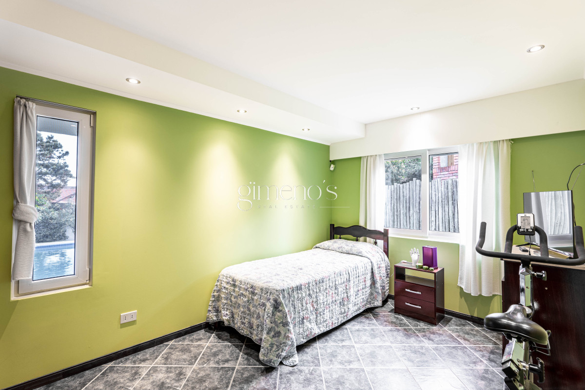 Casa ID.298 - Venta Casa 3 Dormitorios y Dependencia - Punta del Este - Playa Mansa 