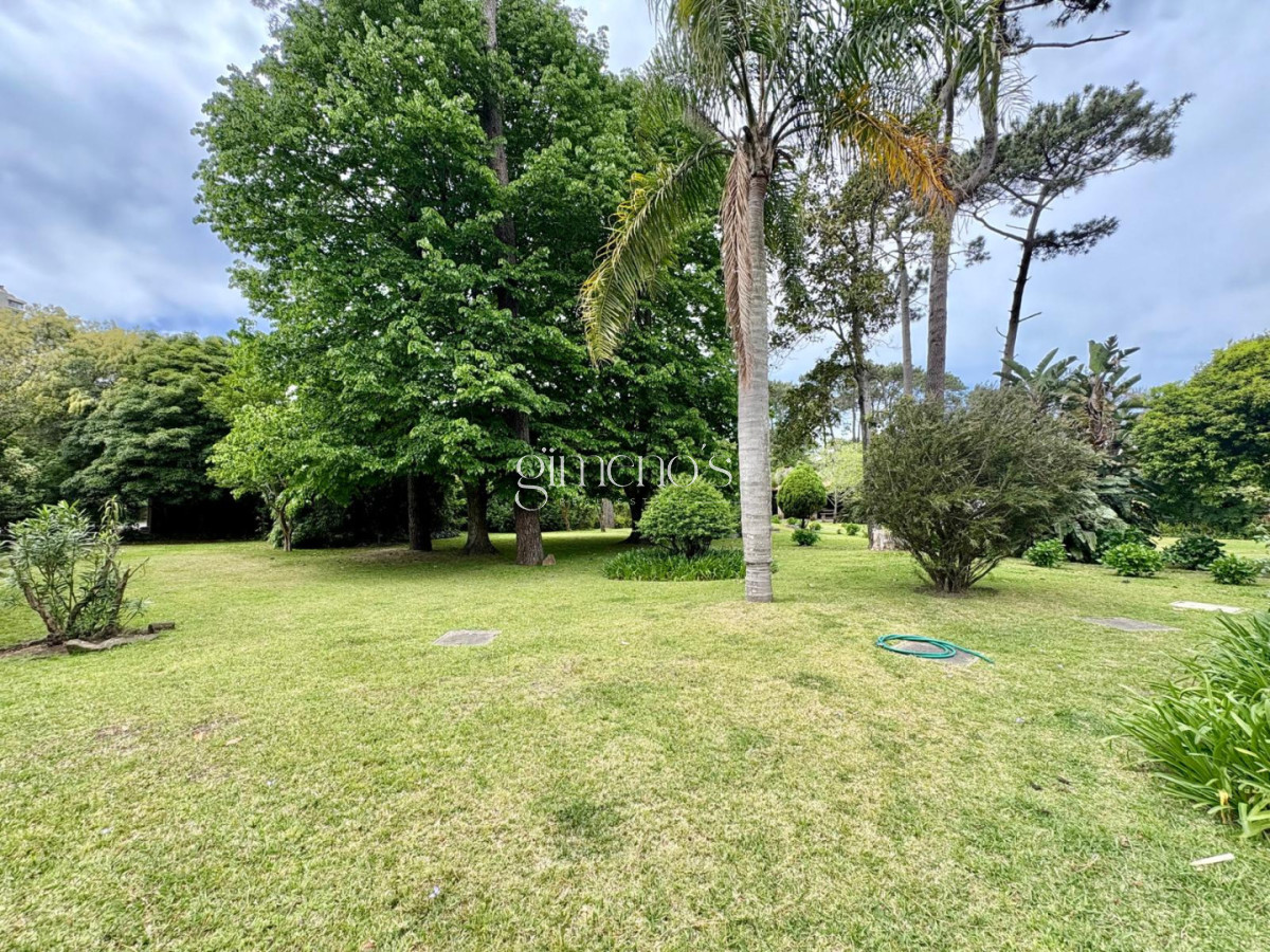 Casa ID.496 - Casa en Venta, 5 Dormitorios- Punta del Este - Playa Mansa