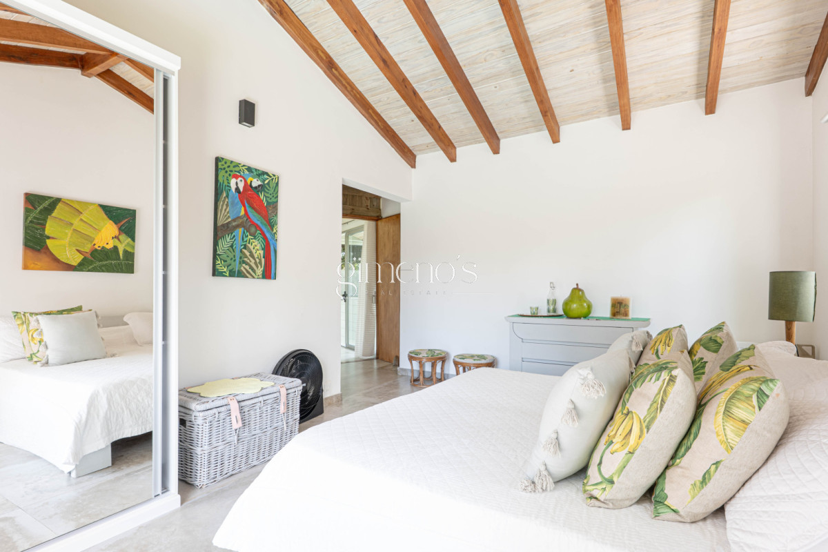 Casa ID.936 - Casa en Alquiler Anual - 5 Dormitorios en Suite - Barrio Golf - Punta del Este